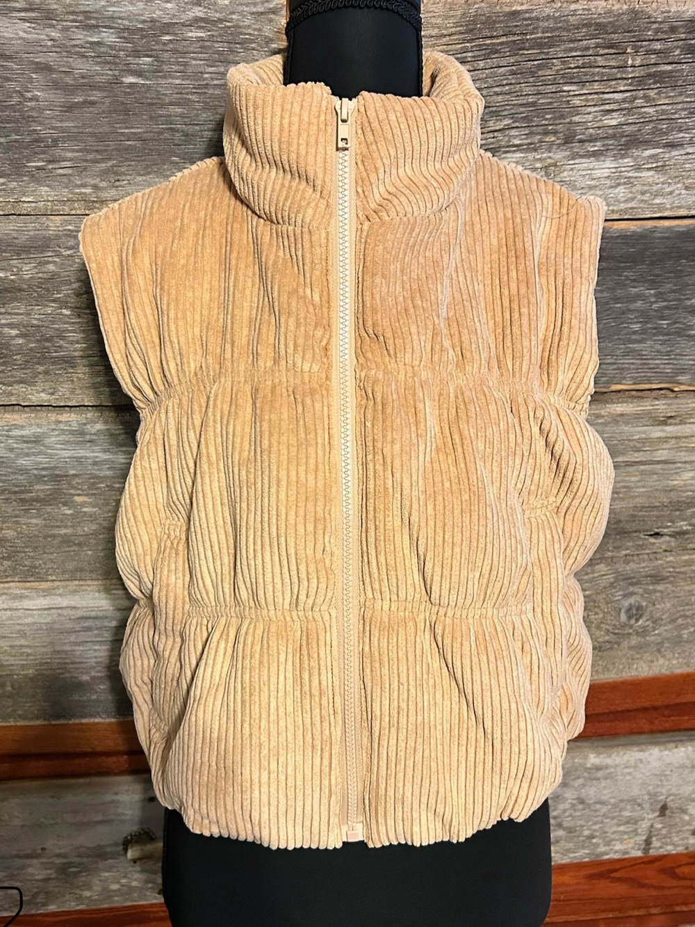 Cropped Corduroy Puffer Vest Side Pockets Collar Zipper Closure Fully Lined Med.